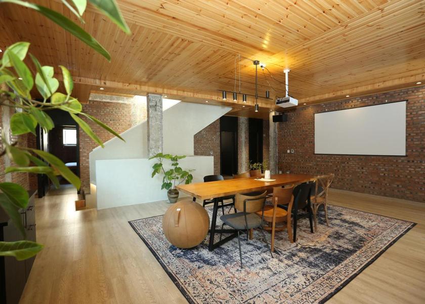  Huairou Shared lounge/TV area