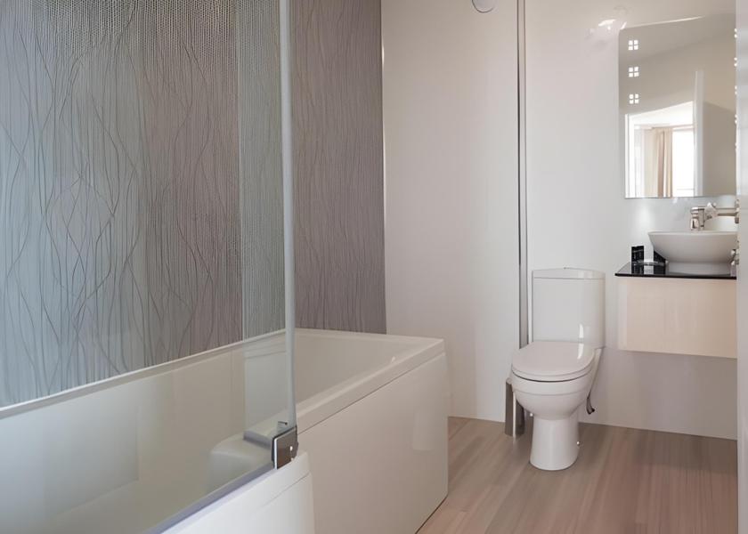 England Bexhill-on-Sea King-Ensuite with Bath-Sea View-Room 4