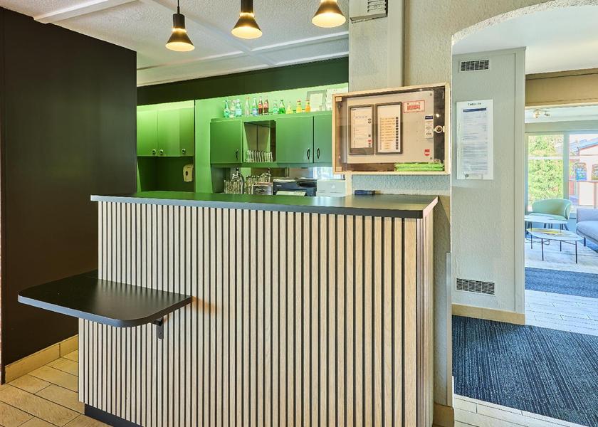 Normandy Cerise Lobby