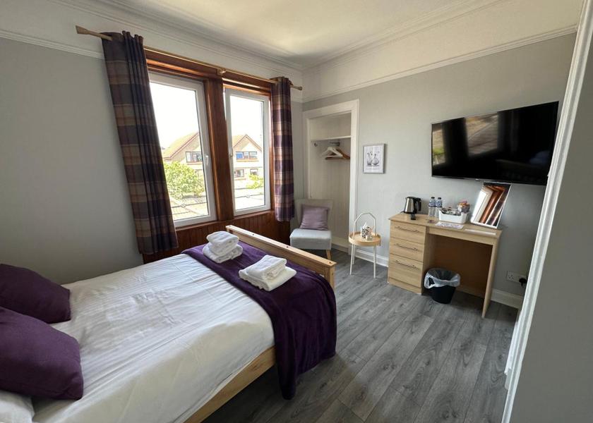 Scotland Leven Double Room with Private Bathroom