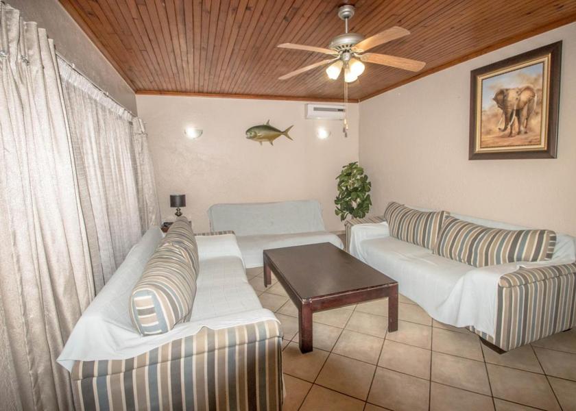 KwaZulu-Natal St. Lucia Shared lounge/TV area