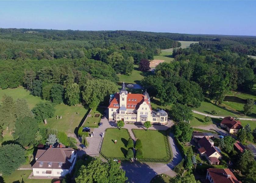 Mecklenburg-West Pomerania Kuhlen-Wendorf Facilities
