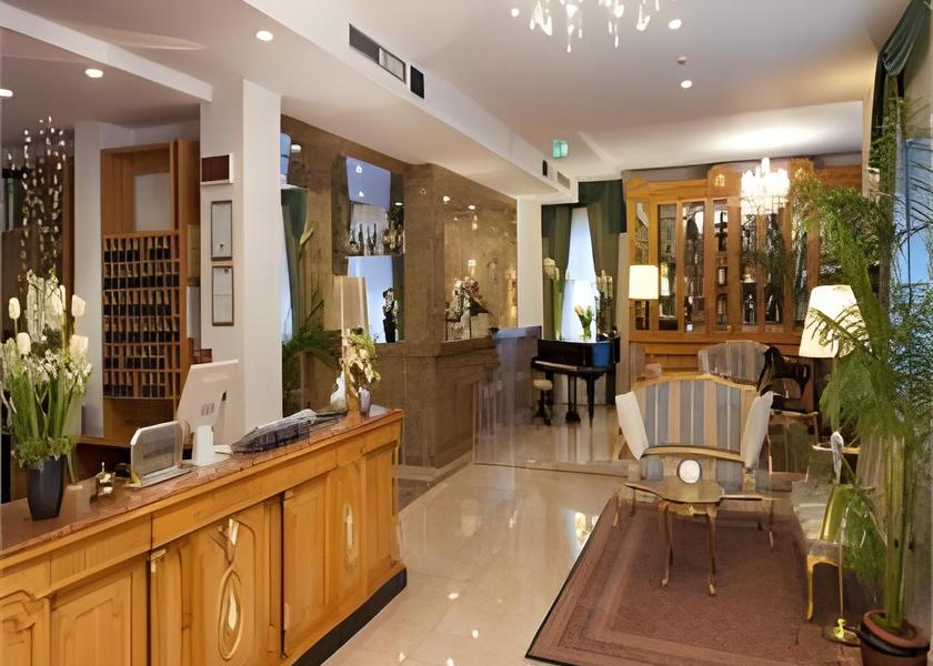  Borgo Maggiore Lobby
