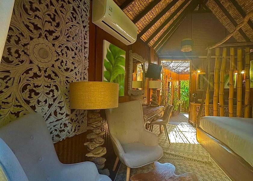 Windward Islands Moorea-Maiao Public Areas