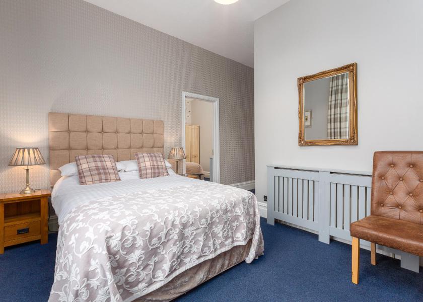 England Barrow-in-Furness Family room-Deluxe-Ensuite with Shower-Street View