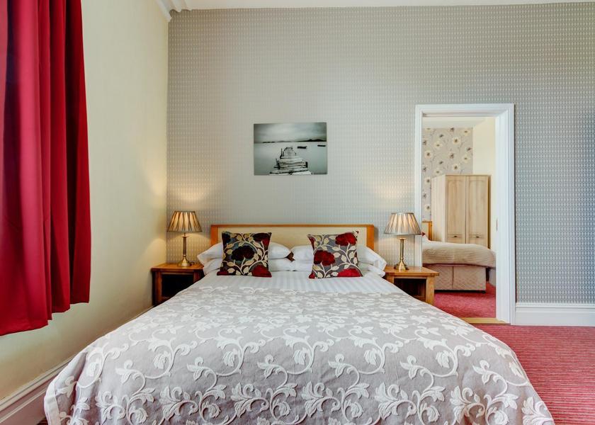 England Barrow-in-Furness Family room-Deluxe-Ensuite with Shower-Street View