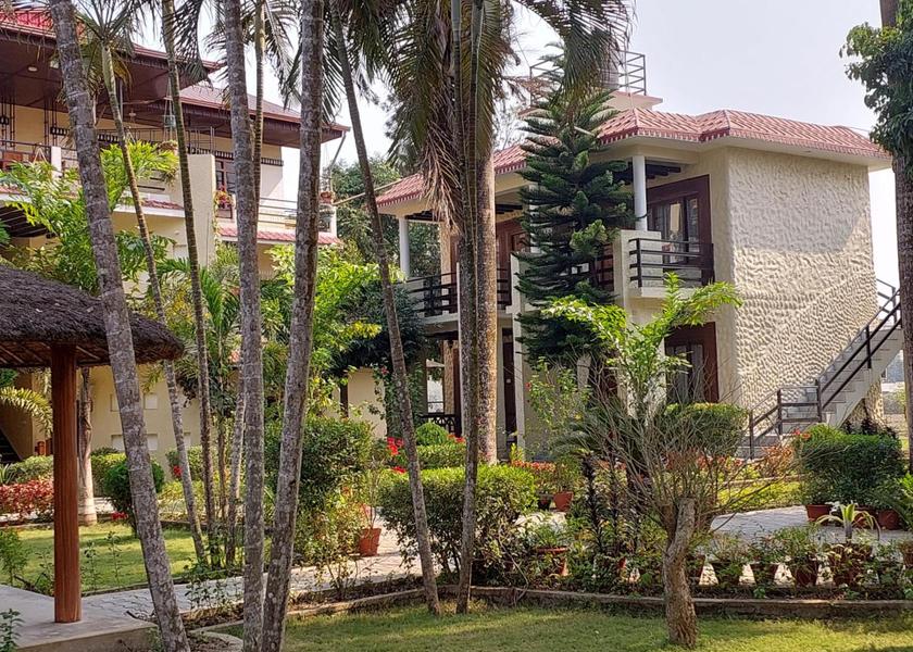 Bagmati Sauraha Hotel Exterior