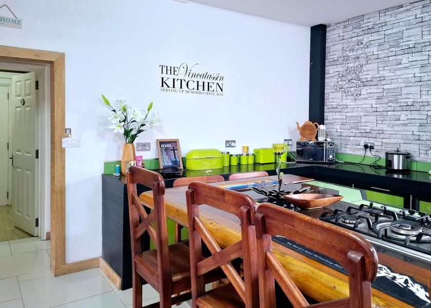  Pamplemousses Food & Dining
