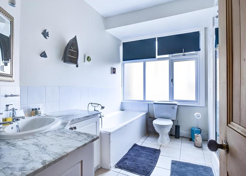 England Westcliff-on-Sea Entire Studio with Private Parking and Balcony