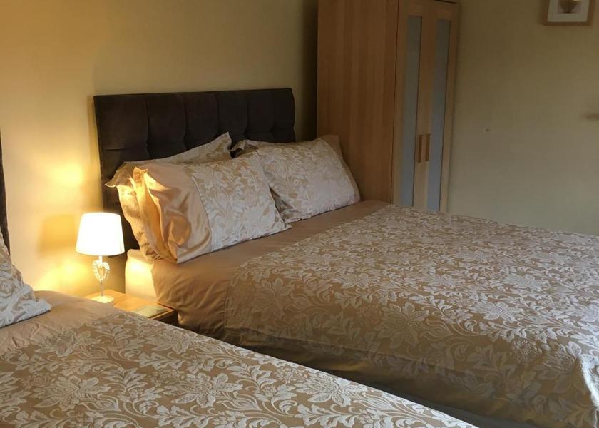 England Aylesbury Triple Room with Private Bathroom