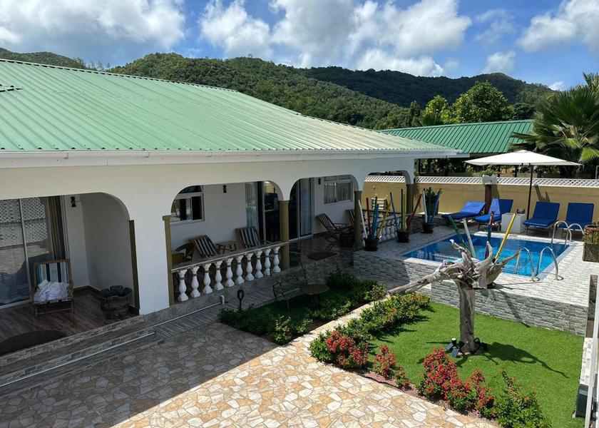  Praslin Island 
