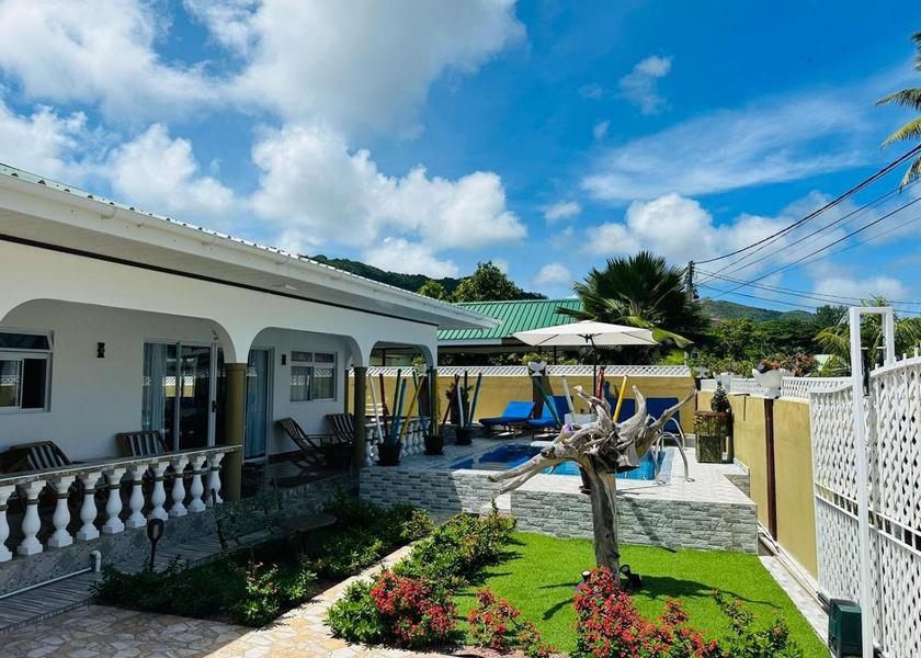  Praslin Island Hotel Exterior