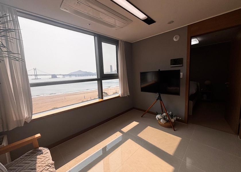  Busan Separate living room