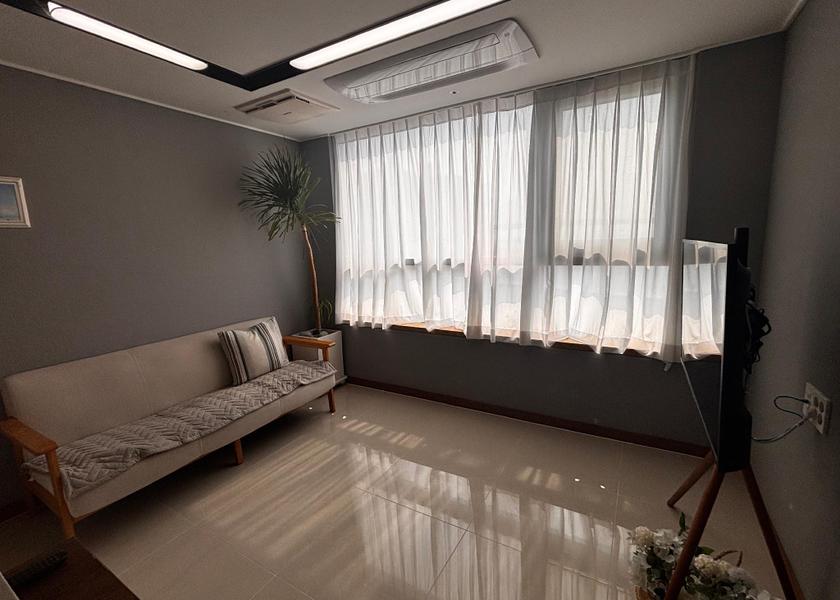  Busan Separate living room