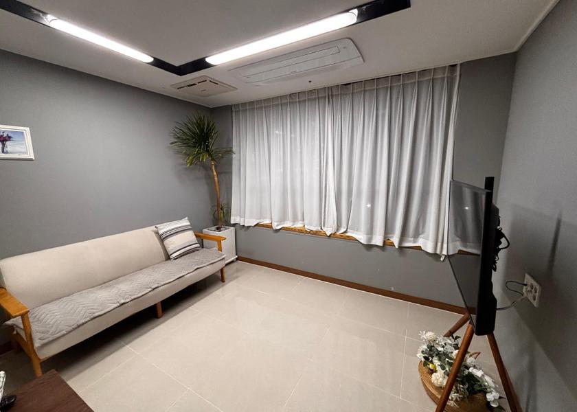  Busan Separate living room