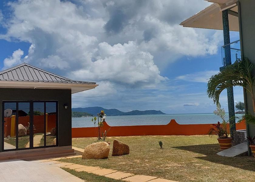  Praslin Island 