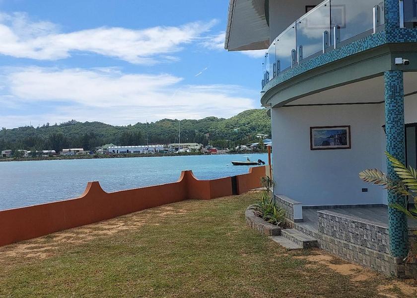  Praslin Island 