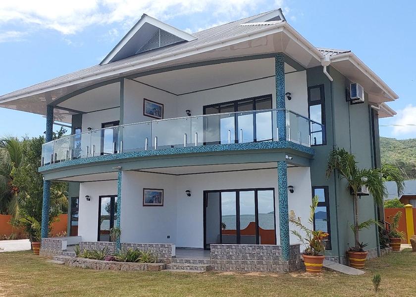  Praslin Island 