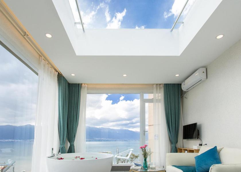 Yunnan Deqin King Room with Lake View