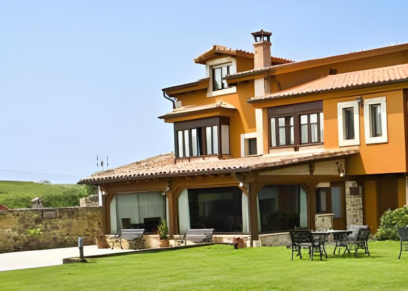 Cantabria San Vicente de la Barquera Exterior view