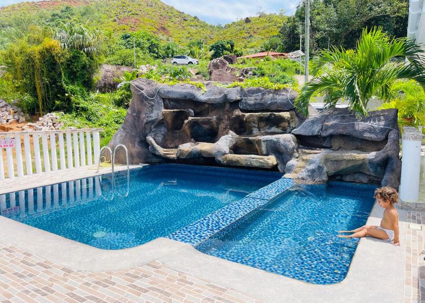  Praslin Island View