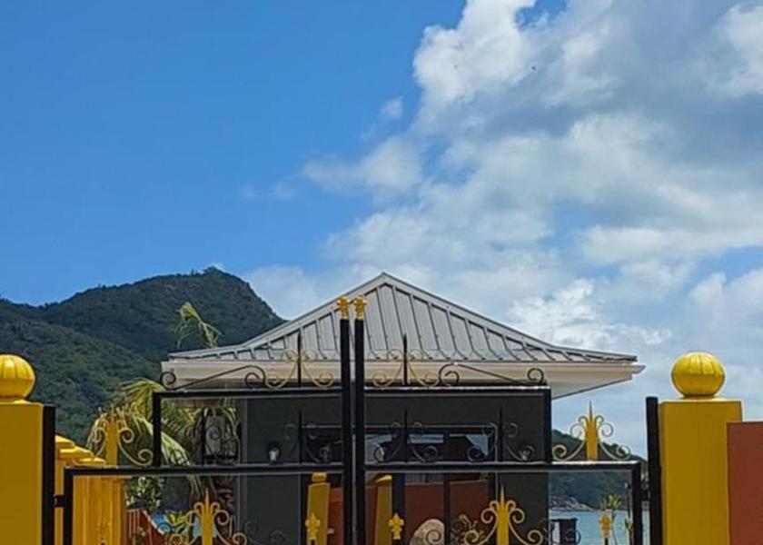  Praslin Island Entrance