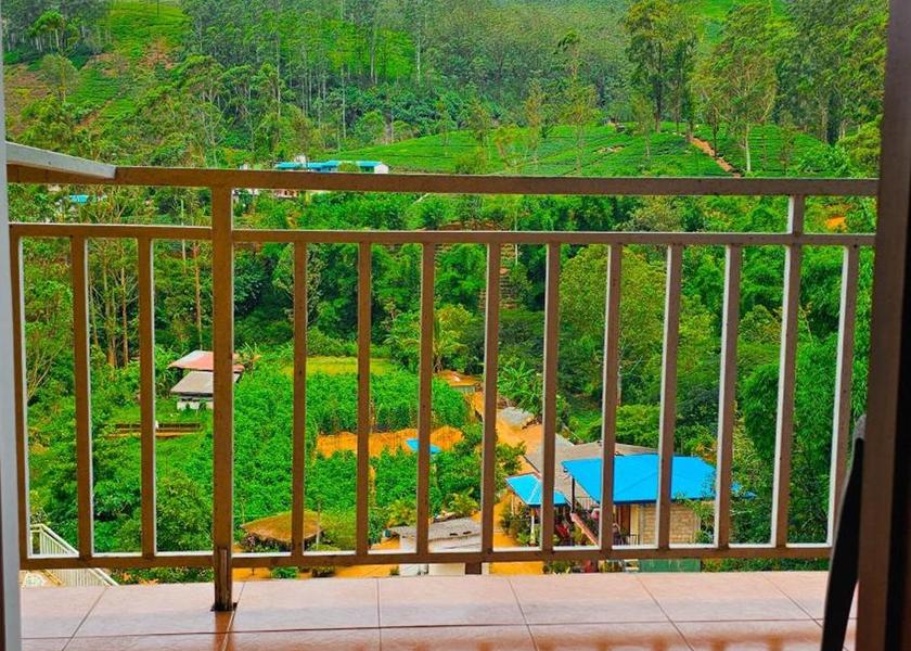Central Province Nallathanniya Premium Quadruple Room