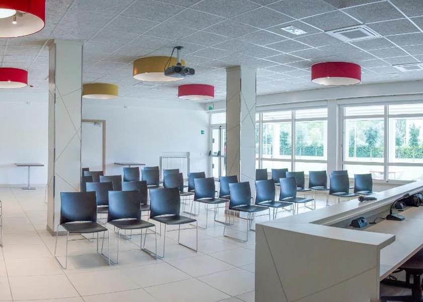 Tuscany Pisa Business center