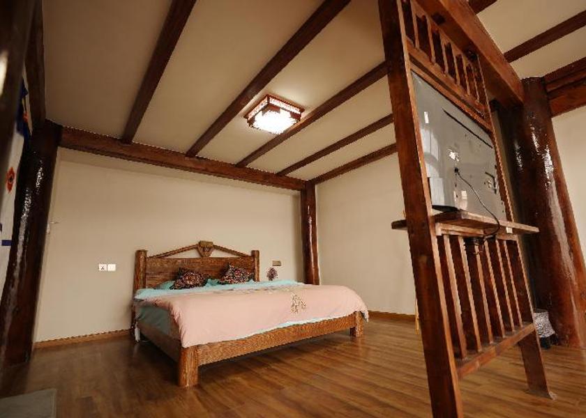 Yunnan Deqin Cozy King Room