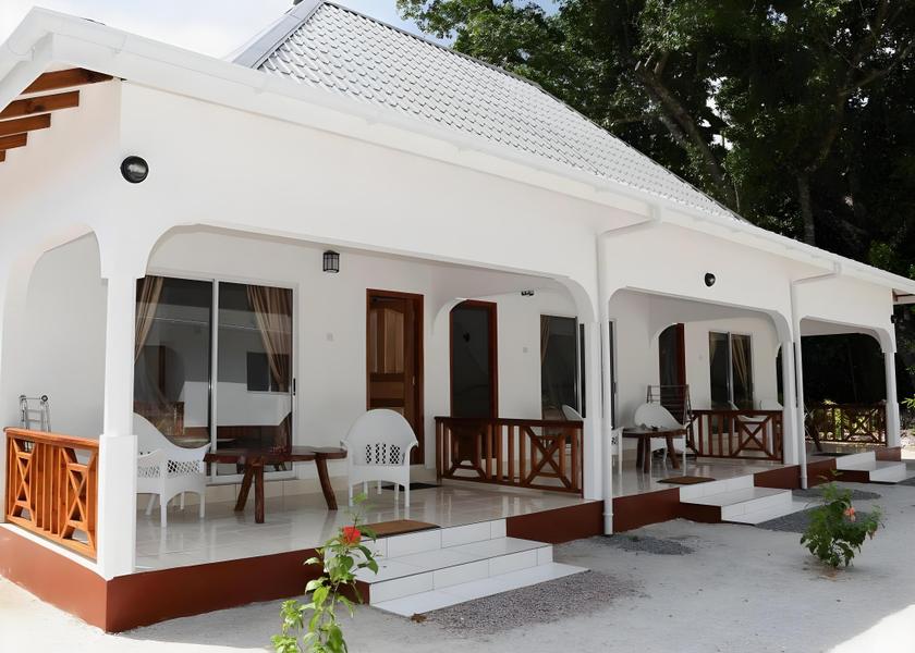  La Digue Exterior view