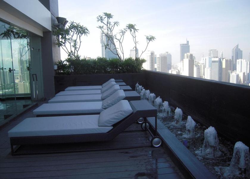  Makati Swimming pool [outdoor]
