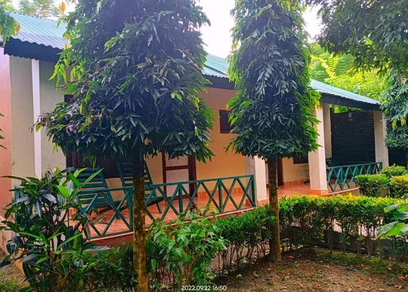 Bagmati Sauraha Hotel Exterior