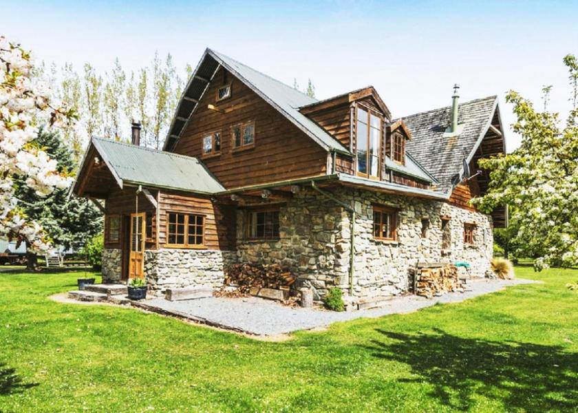 Canterbury Burkes Pass Exterior view