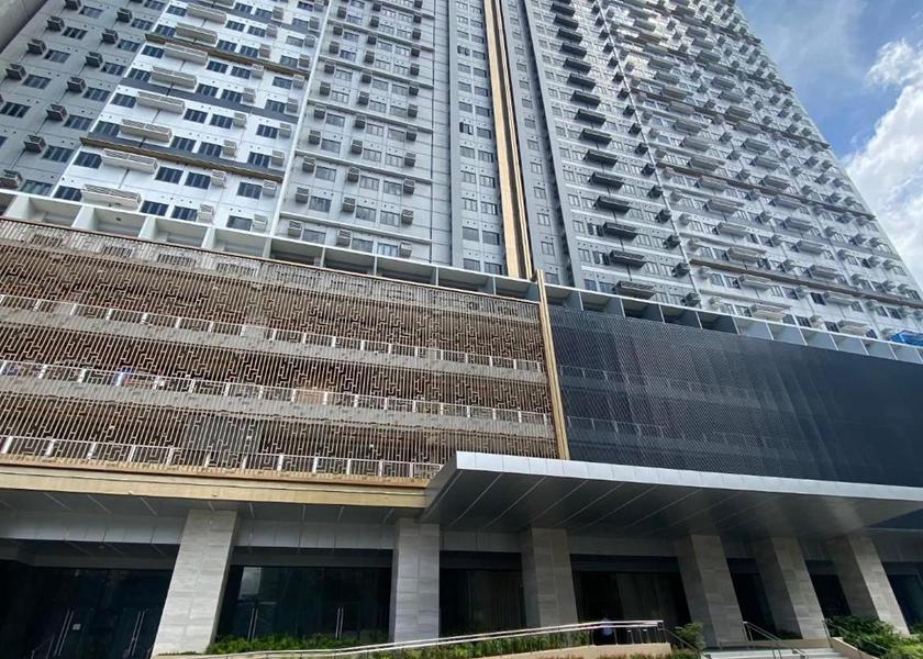  Quezon City Hotel Exterior