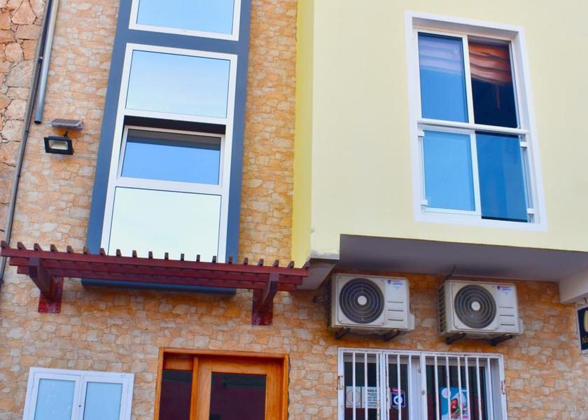  Sal Exterior view