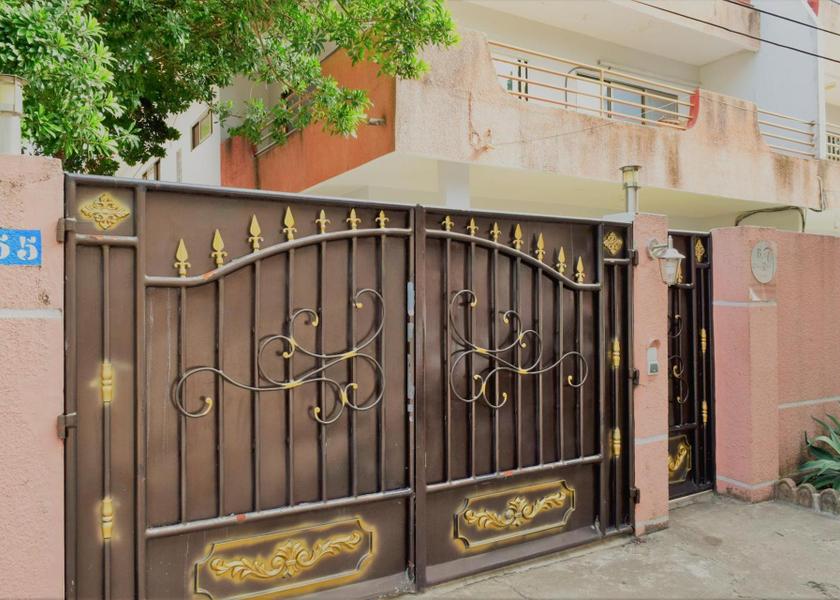  Cotonou Exterior view
