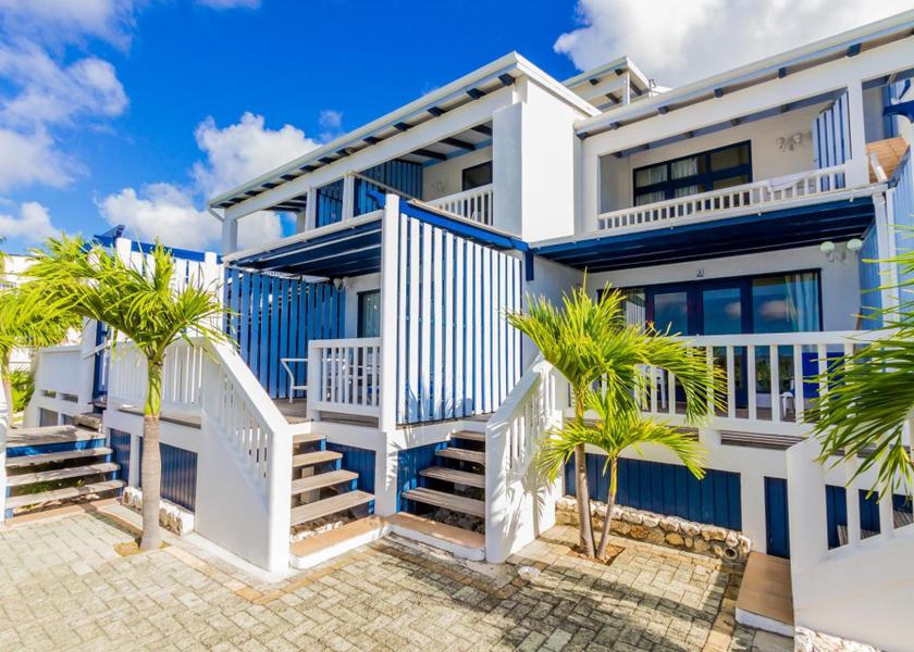  Simpson Bay Exterior view