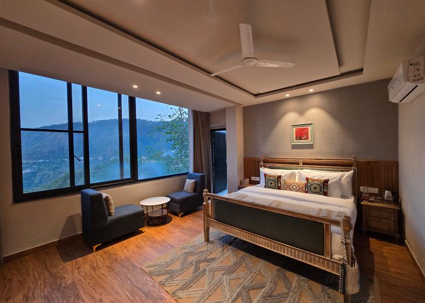 Himachal Pradesh Kasauli Studio Suite (One Bedroom with Living Area)
