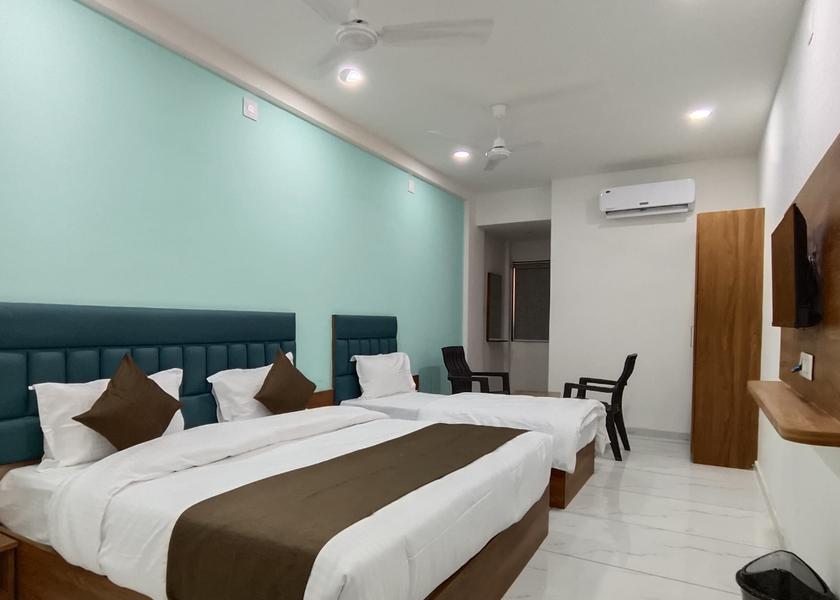 Gujarat Anand Deluxe Room