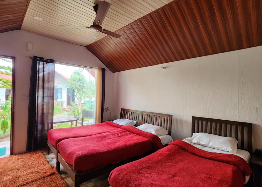 Uttarakhand Guptkashi Deluxe Triple Room with Mountain View