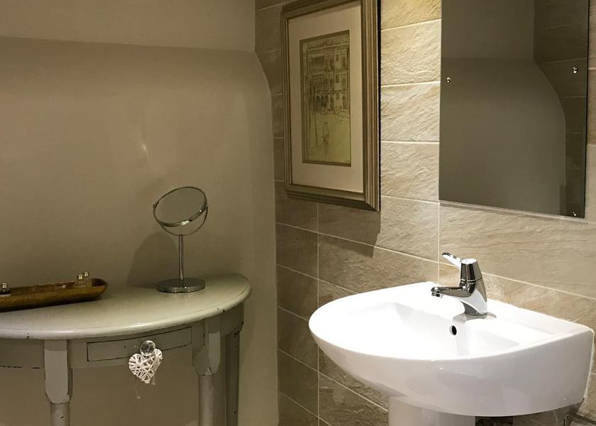 England Market Harborough King-Superior-Ensuite with Shower