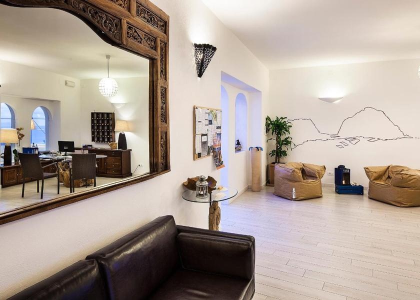 Campania Serrara Fontana Lobby
