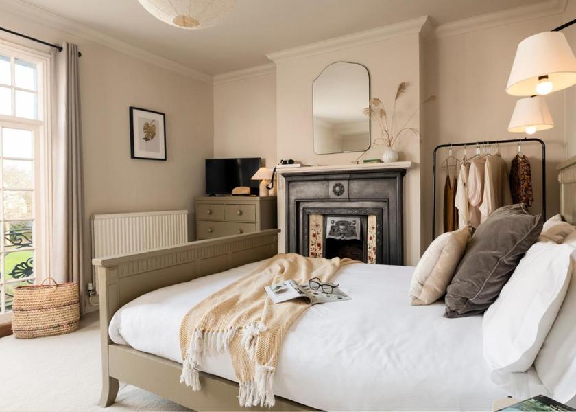 England Hassocks Triple Room with Private Bathroom
