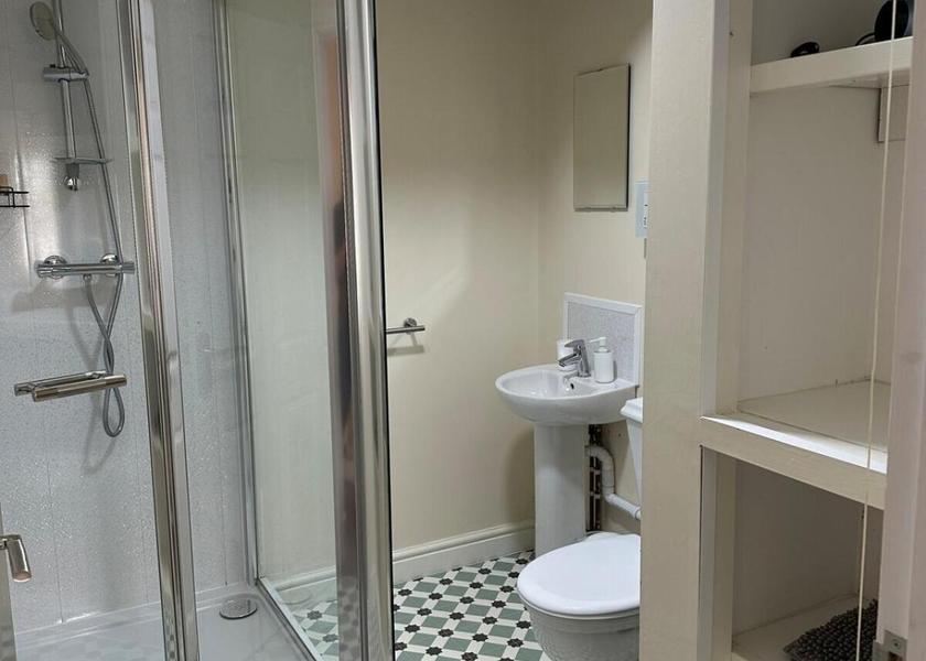 England Stroud Two-Bedroom Apartment with City View