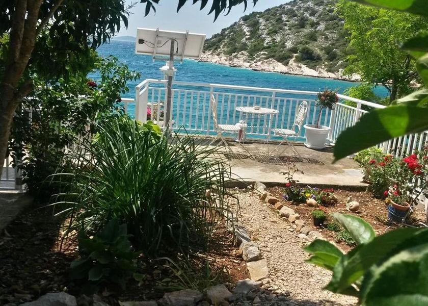 Sibenik-Knin Tisno Garden