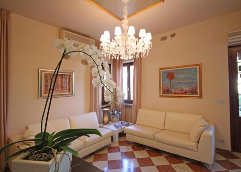 Veneto Lazise Lobby