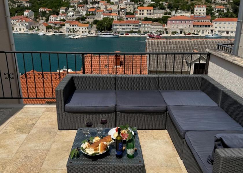 Split-Dalmatia Pucisca Public Areas