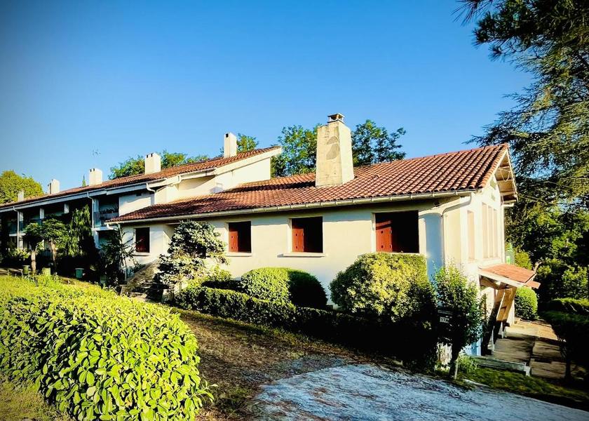 Occitanie Cazaubon Exterior view
