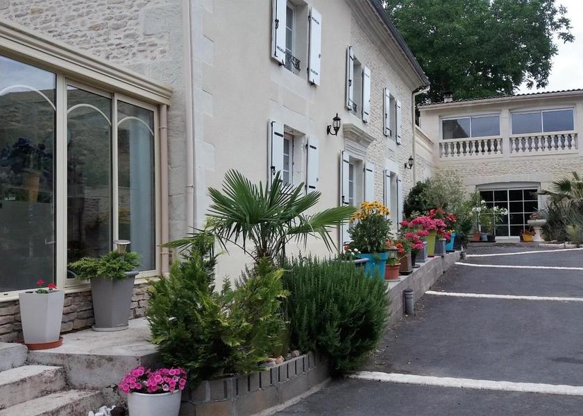 Nouvelle-Aquitaine Jaunay-Marigny Entrance