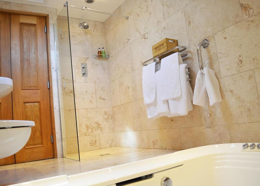 England Settle King Room with Spa Bath